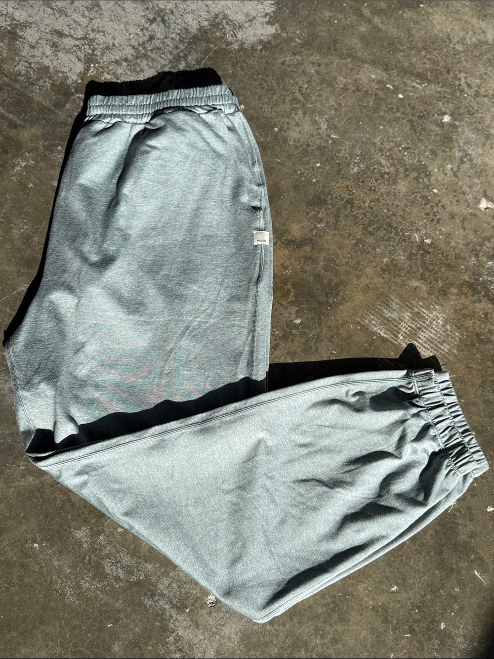 Vuori women’s boyfriend joggers